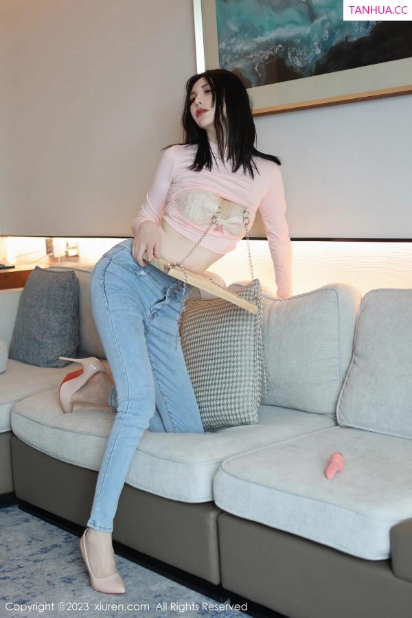   [XiuRen]高清写真图 2023.06.29 No.6992 王曼柔 牛仔裤美腿第28张图片